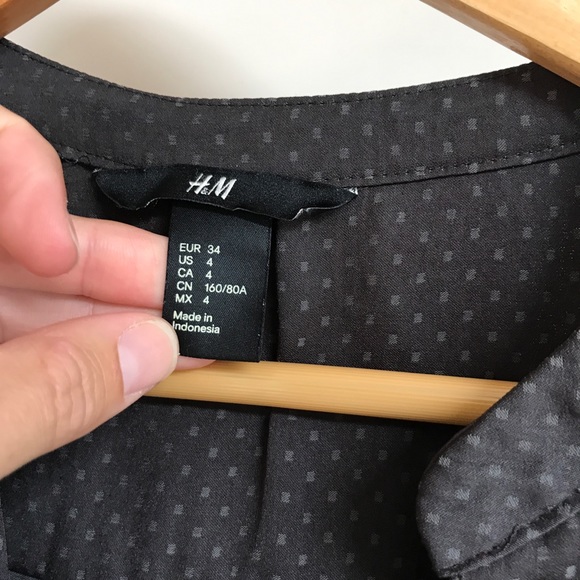 H&M button up polka dotted blouse - Picture 2 of 10